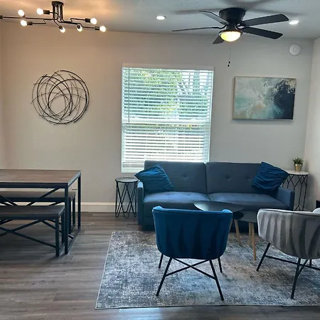 Serenity Bungalow Near Armature Works & Riverwalk